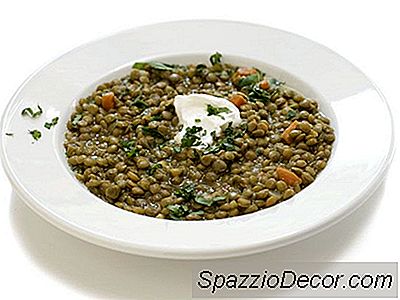 Soupe De Lentilles À La Menthe Fraîche, Coriandre, Basilic Et Yogourt