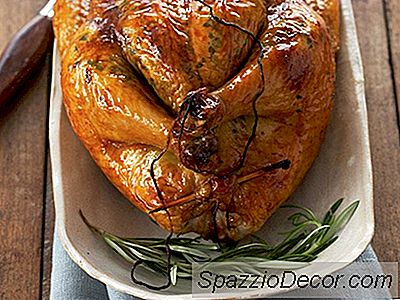 Brathähnchen Mit Kräuterbutter Gefüllt Unter Der Haut