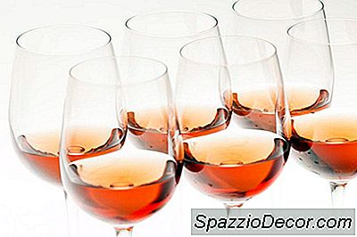 Rose Wine Vs. Weißer Zinfandel (* Hinweis: Es Gibt Nur Einen, Den Sie Trinken Sollten)