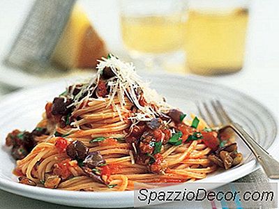Espaguete Com Molho De Berinjela E Tomate