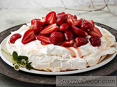 Strawberry-Coconut Meringue