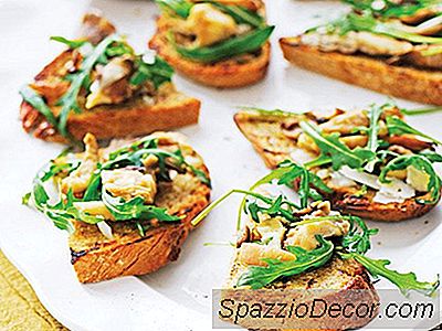 Wild Champignon, Parmesan, Og Arugula Bruschetta