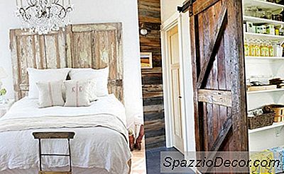 Inspirație Rustică: Designul Ușii Glisante 11