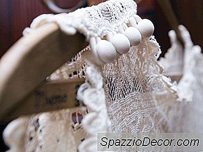 Idées Cadeaux Anniversaire De Mariage 13Th: Dentelle