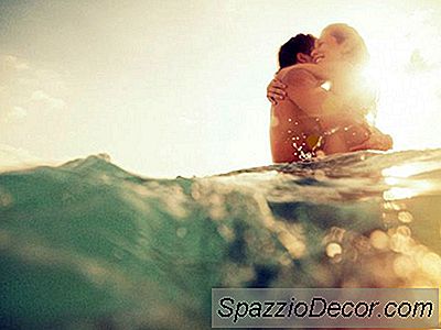 7 Amazing Anniversary Date Ideas