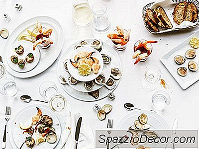 Stoviglie Minimalista Per L'Estate