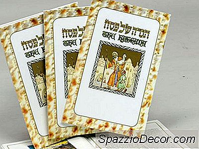 Un Seder Moderno: 7 Essentials