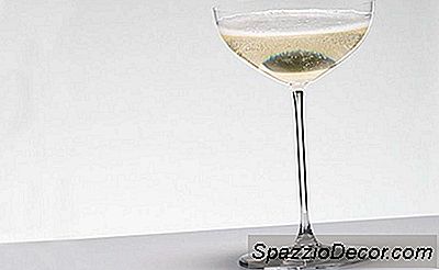 Party-Perfect Champagne Glaswerk Dat U Nodig Heeft Voor Uw Nye Bash