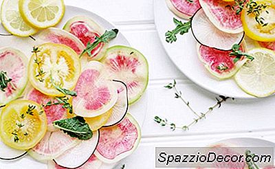 En Enkel Vattenmelon Radish Salad För Sommaren