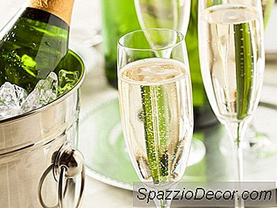 Wirf Eine Preisgekrönte Emmy-Party