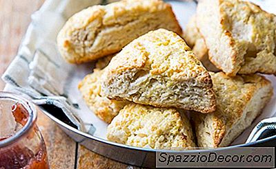 Scones Irlandesi Tradizionali Per Il Giorno Di San Patrizio