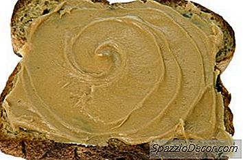 Os Benefícios Da Manteiga De Amendoim Vs. Manteiga De Amendoim