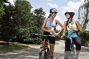 Las Calorías Quemadas Ciclismo En Un Entrenador Vs. Aire Libre