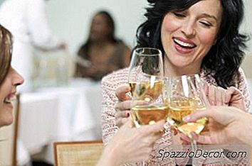 Bir İşveren Öğle Yemeği Sırasında İçmek İçin Sizi Ateşleyebilir Mi?