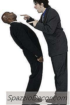 Kan Ik Worden Ontslagen Wegens Pesterijen Naar Een Werknemer Buiten Het Werk?