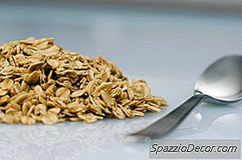 Le Yogourt Et La Farine D'Avoine Peuvent-Ils Être Combinés Pour Créer Un Repas Sain?