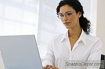 Können Sie Einen Kollegen Als Schiedsrichter Verwenden Oder Muss Er Ein Boss Sein, Dem Sie Direkt Bericht Erstatten?