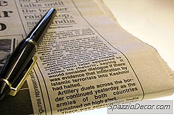 Copywriter Vs. Copy Editor