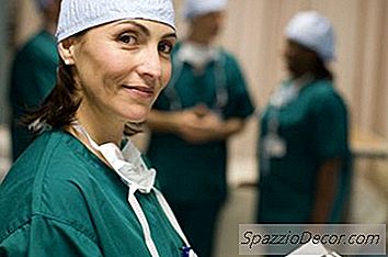 Differenza Tra Gastroenterologo E Chirurgo Generale