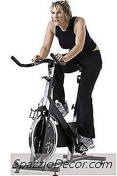 Faites Du Vélo D'Exercice Pour Travailler Vos Fesses