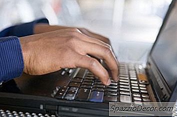 由于业务结束，员工的告别信