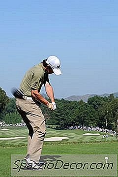 Consigli Per Il Golf Per Un Downbowing Del Gomito Destro