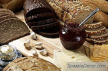 어두운 Pumpernickel 빵의 건강 수당