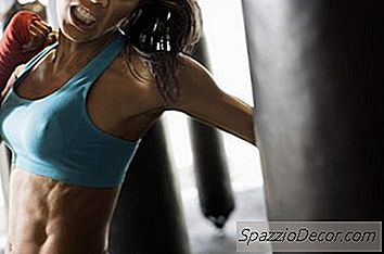 Os Benefícios De Saúde De Usar Uma Bolsa De Velocidade E Um Saco De Pancadas