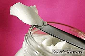 Alternative Sănătoase La Maioneza Pe Sandwich De Ton