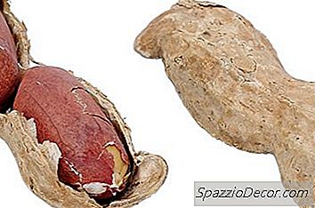 Amendoim Cozido Saudável Vs. Torrado Seco