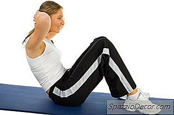 有多少弯曲膝盖做仰卧起坐？