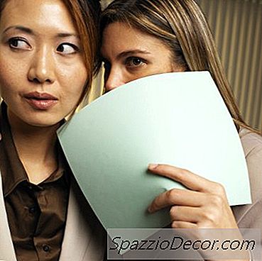 Como Um Empregador Deve Lidar Com A Difamação No Local De Trabalho?