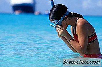 Πώς Να Κολυμπήσετε Laps Με Μια Μάσκα Snorkel