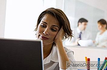 Ako Napísať Sťažnosť Na Obťažovanie Proti Supervízorovi Na Pracovisku