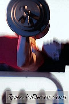 Incline Dumbbell Fly Vs. Flat Bench
