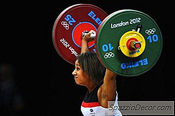 Kettlebell Snatch Vs. Μπάρμπελ Αφαίρεση