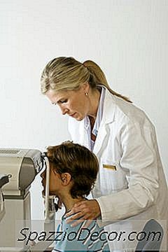 Eczacı Vs. Eczane Teknisyeni