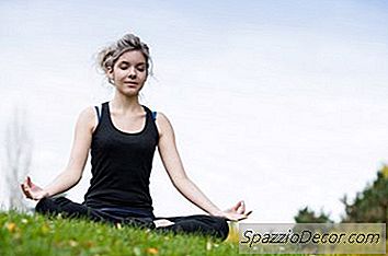 Pilates & Yogaoefeningen Om Zich Te Ontdoen Van Een Door Een Appel Gevormd Lichaam