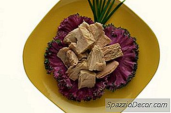 Portionsgröße Von Fleisch In Einer Dose Thunfisch