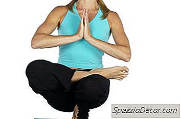 Η Ισορροπία Στο Πάτημα Του Δακτύλου Στη Bikram Yoga