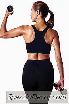 Полезни Упражнения С Два 15-Килограмови Дъмбели