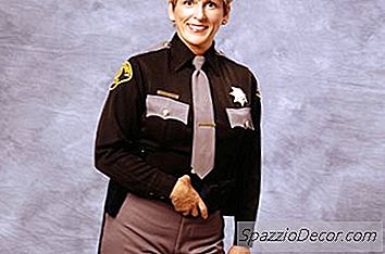 Hva Er Rangene I Sheriff-Avdelingen?