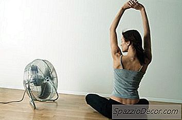 हॉट योगा क्लासेस के लिए आप क्या पहनते हैं?