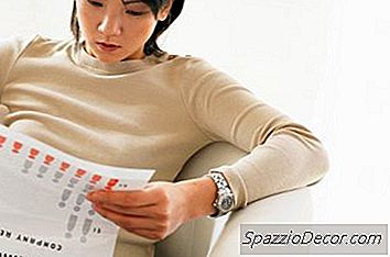 Какво Е Служител Анализатор?