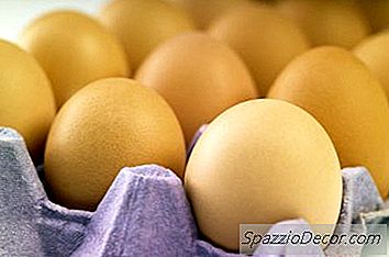 Gem Æggene I Køleskabet For At Mindske Risikoen For Madforgiftning.