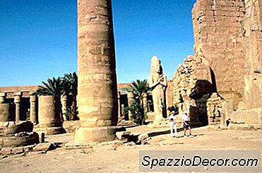 Nhà Nhân Chủng Học Vs. Nhà Sử Học