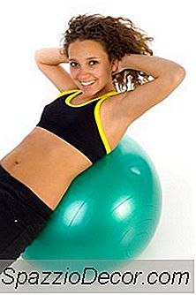 Sind Ablehnen Von Bank-Situps Oder Gymnastikball-Situps Besser?