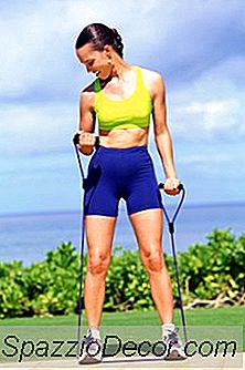 แบบฝึกหัดต้านทานวงมีค่าเท่ากับ Dumbbell Exercises หรือไม่?