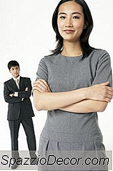 Etiket Bisnis Di Tempat Kerja