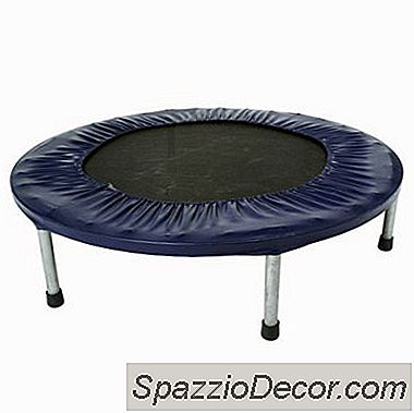 Kretskursövningar På En Mini-Trampolin